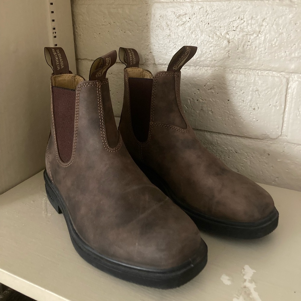 BLUNDSTONE LIKE NEW RUSTIC BROWN BOOTS